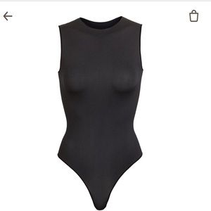 Skims ESSENTIAL CREW NECK SLEEVELESS BODYSUIT